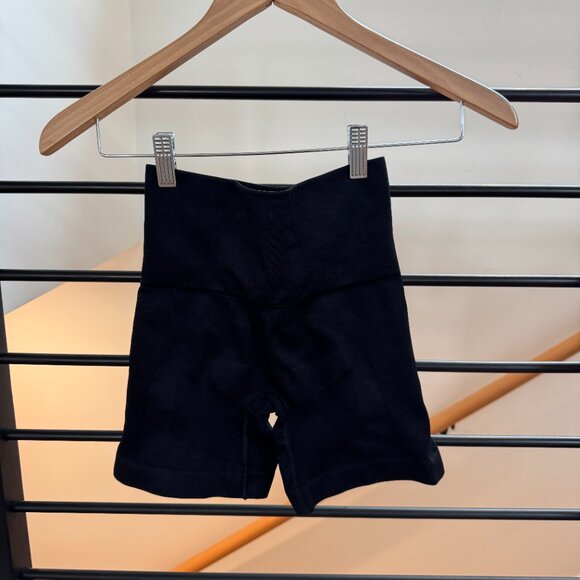 LNDR Black Compression Bike Shorts Size XS | High-Waisted Seamless Fit - Picture 6 of 6